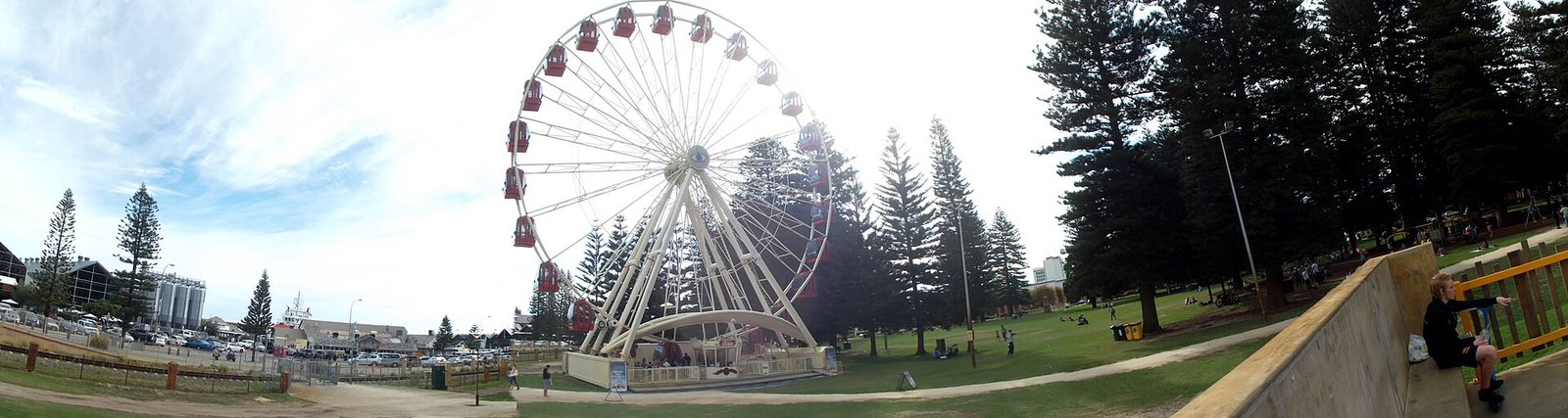 Esplanade Park in Fremantle with the tourist Ferris wheel